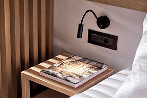 Cama Luxury Suites Kavouri