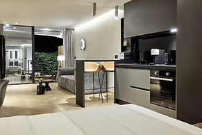 Cama Luxury Suites Kavouri