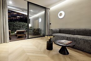 Cama Luxury Suites Kavouri