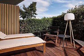 Cama Luxury Suites Kavouri