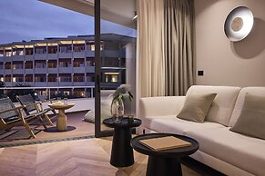 Cama Luxury Suites Kavouri