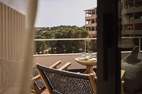 Cama Luxury Suites Kavouri