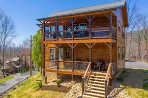 Dreamy Bear Lodge in Gatlinburg