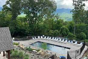 Dreamy Bear Lodge in Gatlinburg