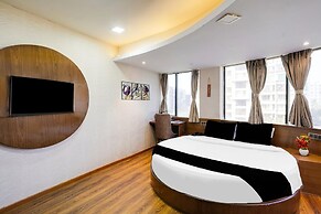 Cozy Stays Andheri Near Western Express Highway