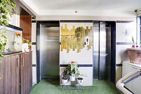 Cozy Stays Andheri Near Western Express Highway