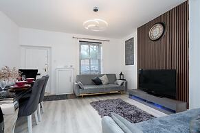 Cosy Cottage - Sleeps 6, Parking & Pet Friendly!