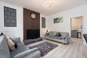 Cosy Cottage - Sleeps 6, Parking & Pet Friendly!