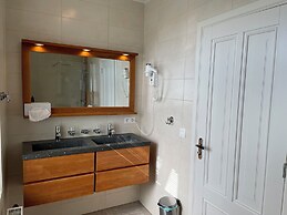 Le Baron Apartments