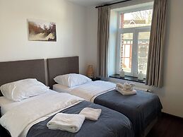 Le Baron Apartments