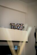 Charming 2BR retreat near market & beach