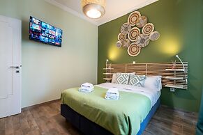 Charming 2BR retreat near market & beach