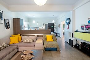 Charming 2BR retreat near market & beach