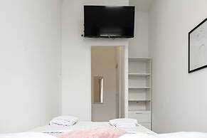 Cozy Room Shared Apt Millennium Tower