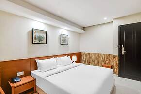 Cozy Deluxe Room at Chappan Market Indore