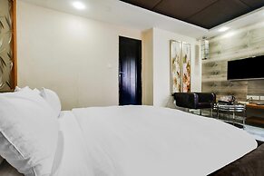 Cozy Deluxe Room at Chappan Market Indore