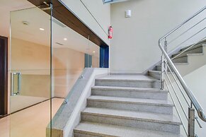 Cozy Deluxe Room at Chappan Market Indore