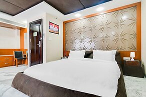 Cozy Deluxe Room at Chappan Market Indore