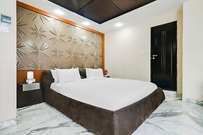 Cozy Deluxe Room at Chappan Market Indore