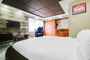 Cozy Deluxe Room at Chappan Market Indore