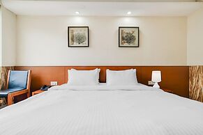 Cozy Deluxe Room at Chappan Market Indore
