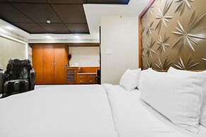 Cozy Deluxe Room at Chappan Market Indore