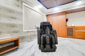 Cozy Deluxe Room at Chappan Market Indore