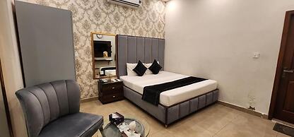 Red Fort Hotel Gulberg