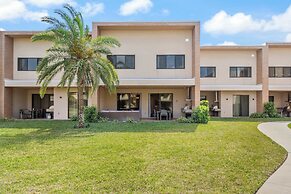 Minutes to Disney Chic Dream Villa With Stunning Patio and Resort Perk