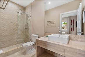 Minutes to Disney Chic Dream Villa With Stunning Patio and Resort Perk