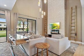 Minutes to Disney Chic Dream Villa With Stunning Patio and Resort Perk