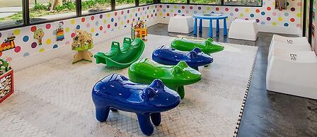 Minutes to Disney Chic Dream Villa With Stunning Patio and Resort Perk