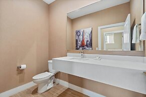 Minutes to Disney Chic Dream Villa With Stunning Patio and Resort Perk