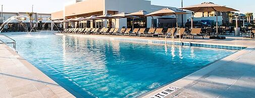 Minutes to Disney Chic Dream Villa With Stunning Patio and Resort Perk