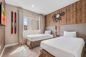 Minutes to Disney Chic Dream Villa With Stunning Patio and Resort Perk