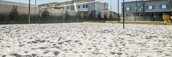 Minutes to Disney Chic Dream Villa With Stunning Patio and Resort Perk