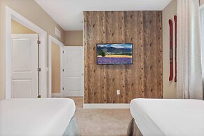 Minutes to Disney Chic Dream Villa With Stunning Patio and Resort Perk