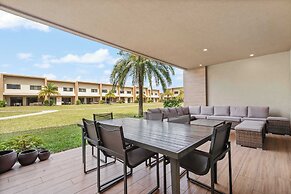 Minutes to Disney Chic Dream Villa With Stunning Patio and Resort Perk