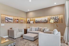 Minutes to Disney Chic Dream Villa With Stunning Patio and Resort Perk