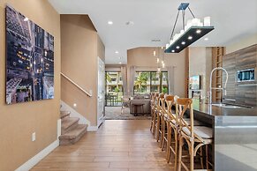 Minutes to Disney Chic Dream Villa With Stunning Patio and Resort Perk