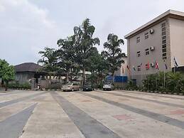 Watbridge Hotel and Suites