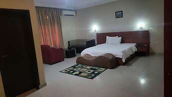 Watbridge Hotel and Suites