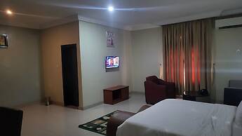 Watbridge Hotel and Suites