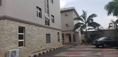 Watbridge Hotel and Suites