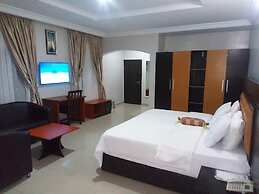 Watbridge Hotel and Suites