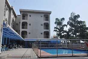 Watbridge Hotel and Suites