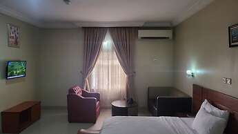 Watbridge Hotel and Suites
