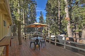 Peaceful Sunshine Chalet with Hot Tub
