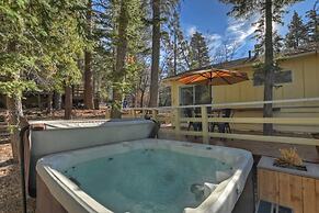 Peaceful Sunshine Chalet with Hot Tub