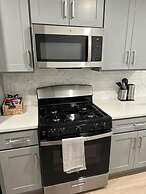 Modern 1BR 1BA Apartment